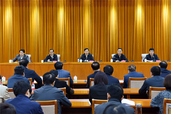 中央政法委召开会议传达学习党的十九大精神